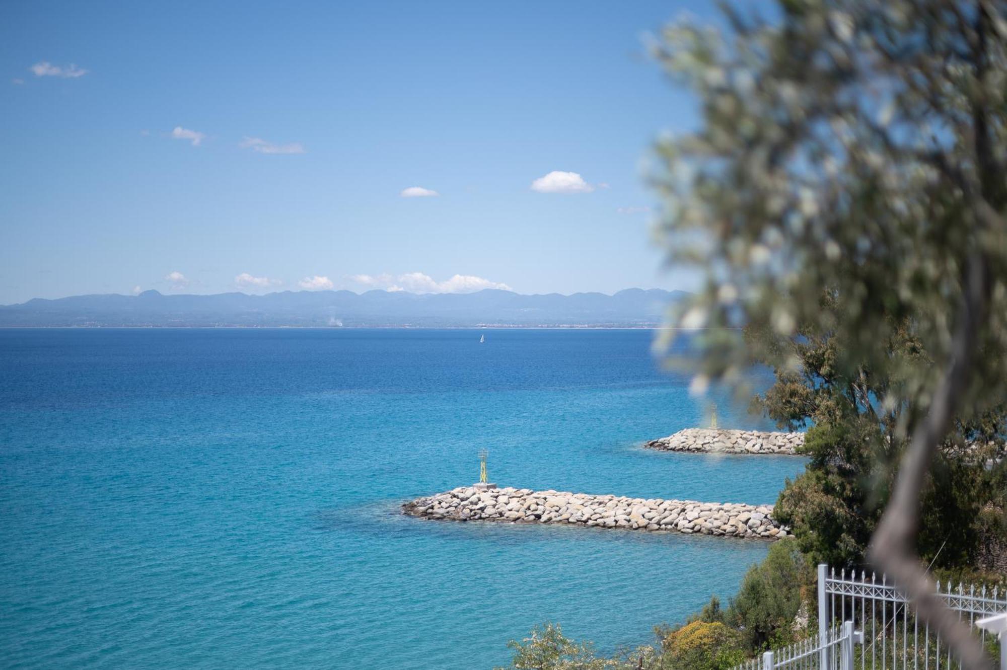 Pouletis Family Apartments - Akroyali Seaview Getaways Kalamata Eksteriør billede