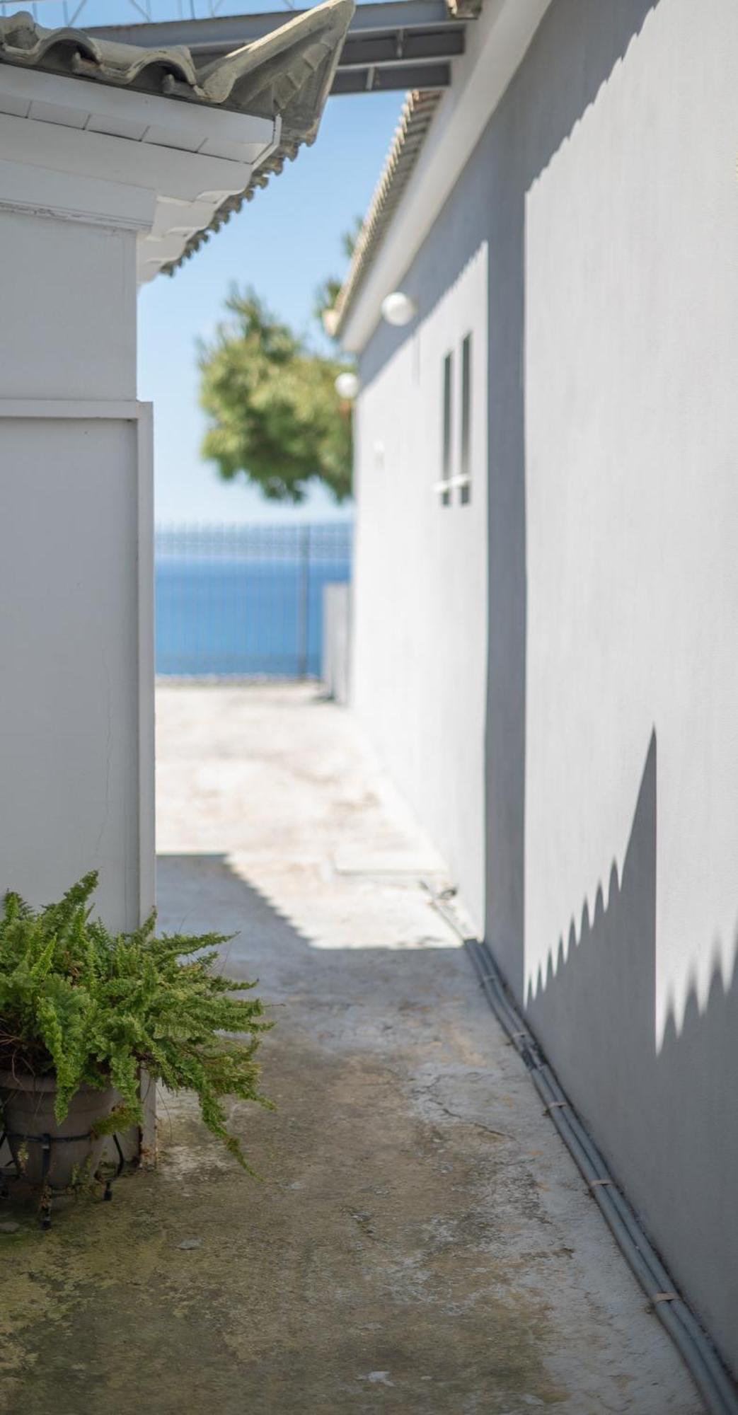 Pouletis Family Apartments - Akroyali Seaview Getaways Kalamata Eksteriør billede