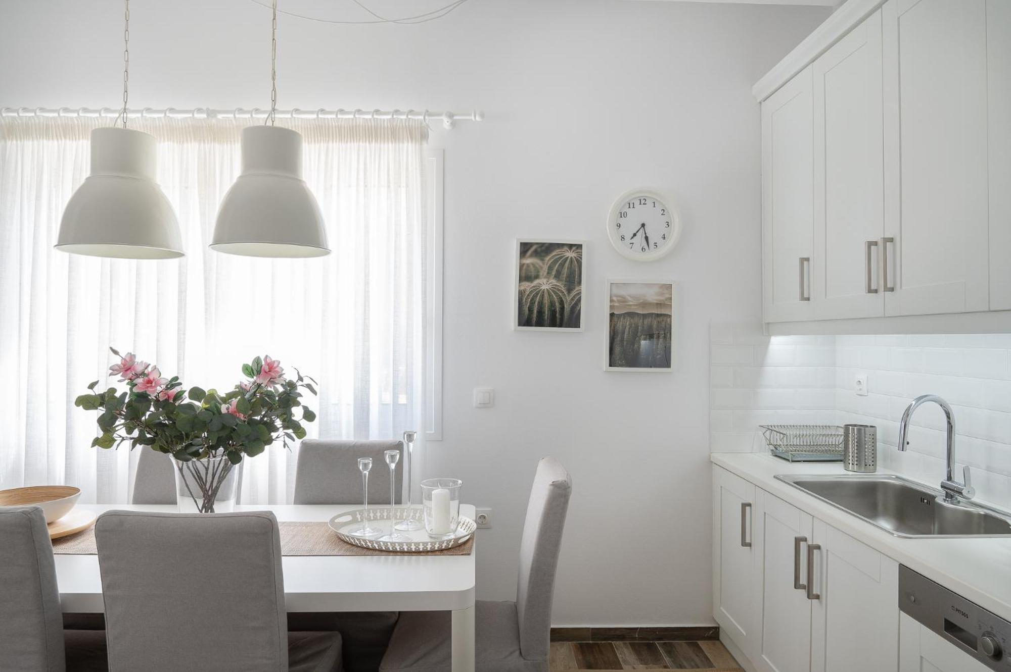 Pouletis Family Apartments - Akroyali Seaview Getaways Kalamata Eksteriør billede