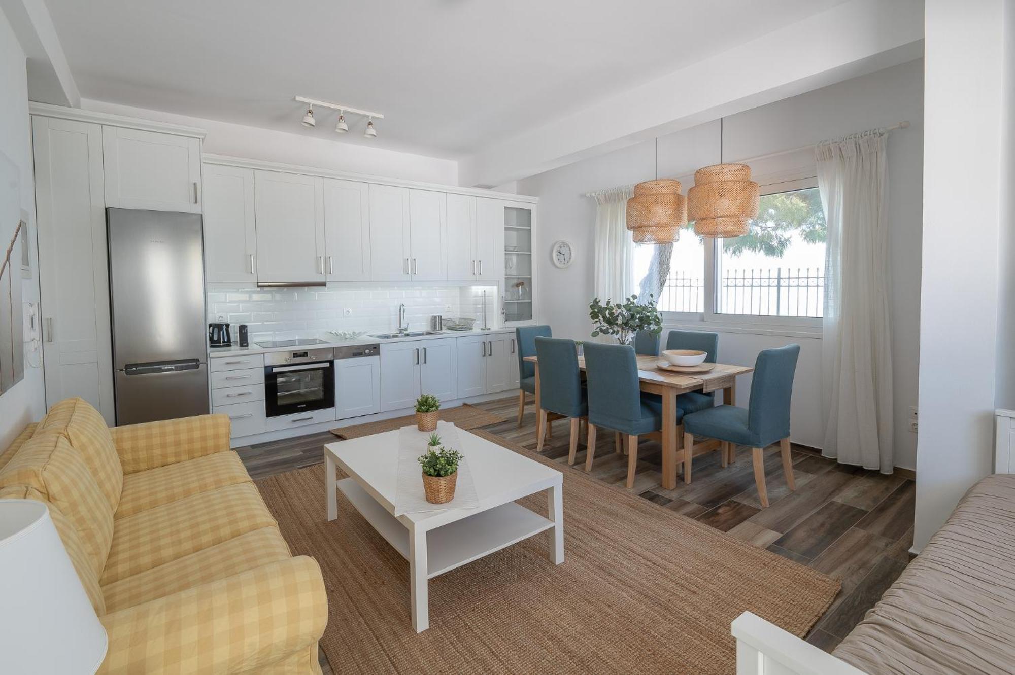 Pouletis Family Apartments - Akroyali Seaview Getaways Kalamata Eksteriør billede
