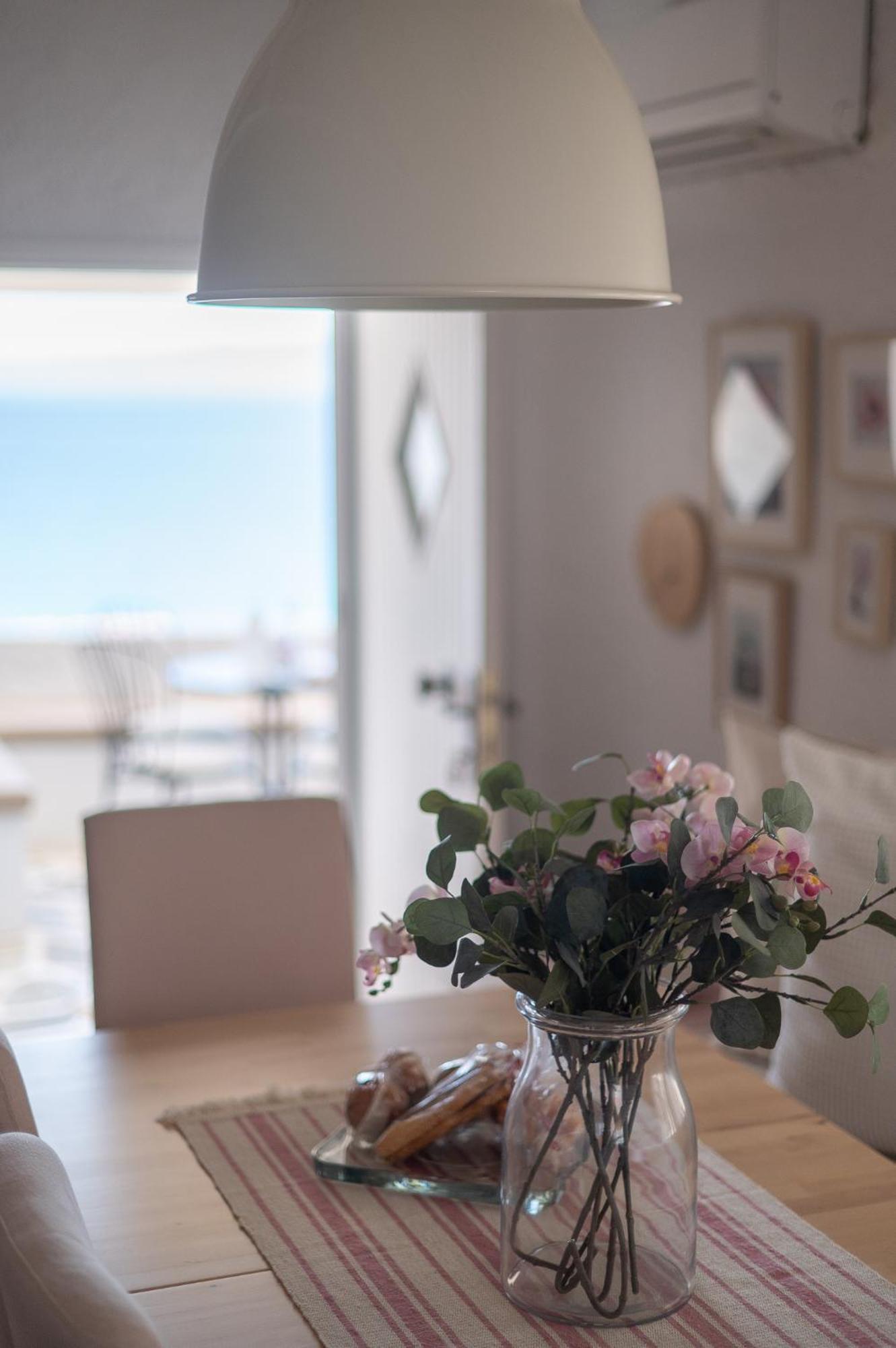 Pouletis Family Apartments - Akroyali Seaview Getaways Kalamata Eksteriør billede