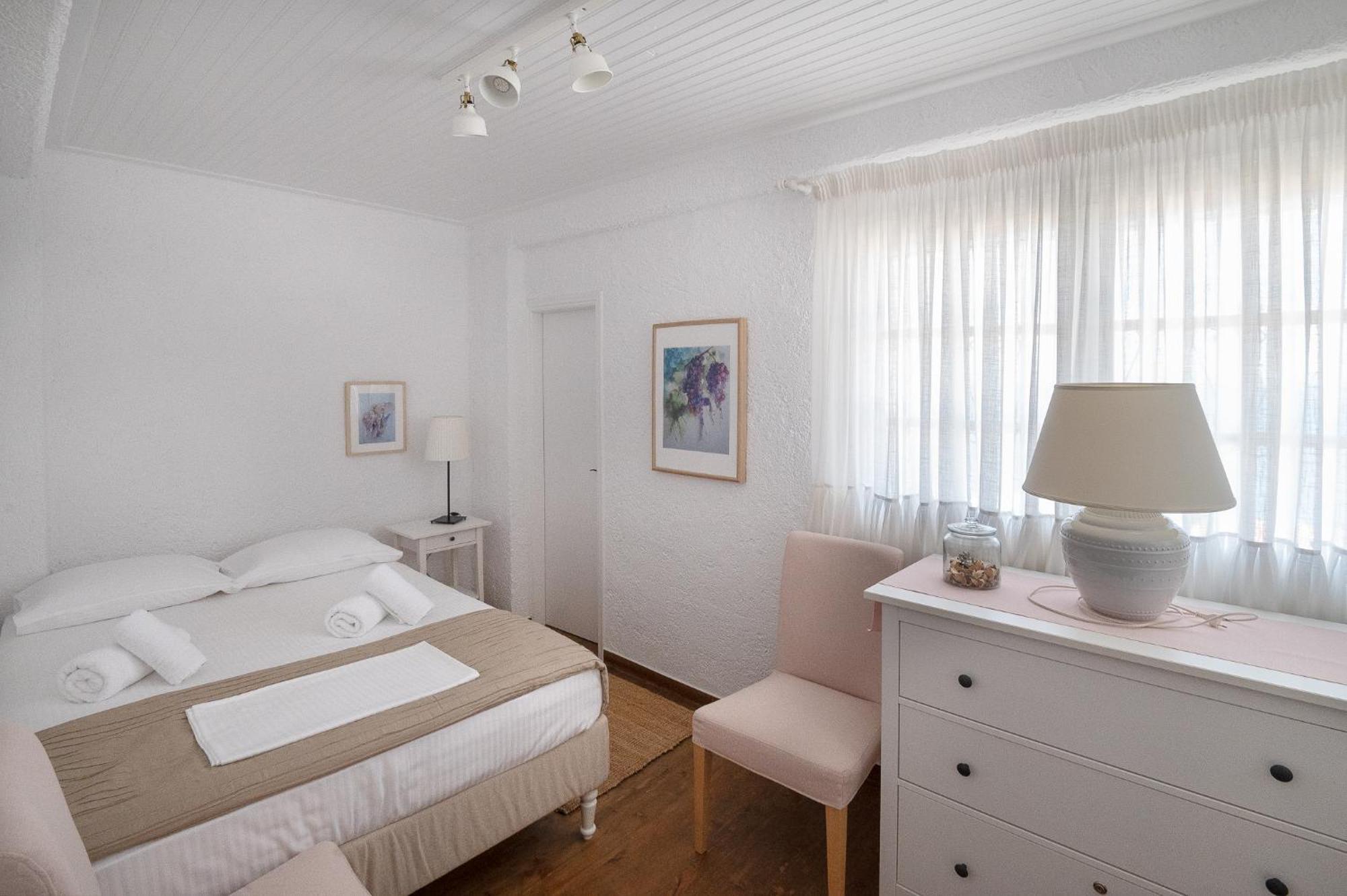 Pouletis Family Apartments - Akroyali Seaview Getaways Kalamata Eksteriør billede