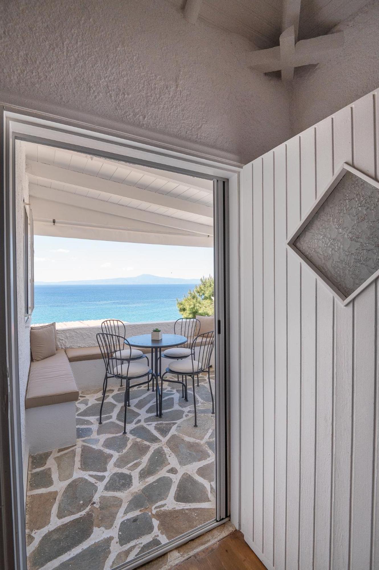 Pouletis Family Apartments - Akroyali Seaview Getaways Kalamata Eksteriør billede
