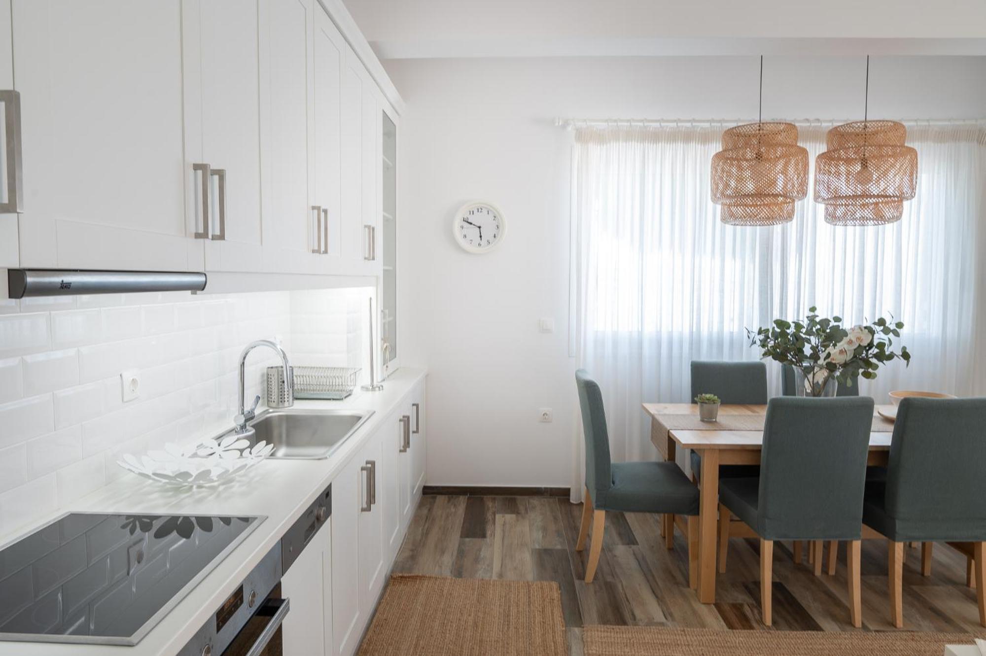 Pouletis Family Apartments - Akroyali Seaview Getaways Kalamata Værelse billede