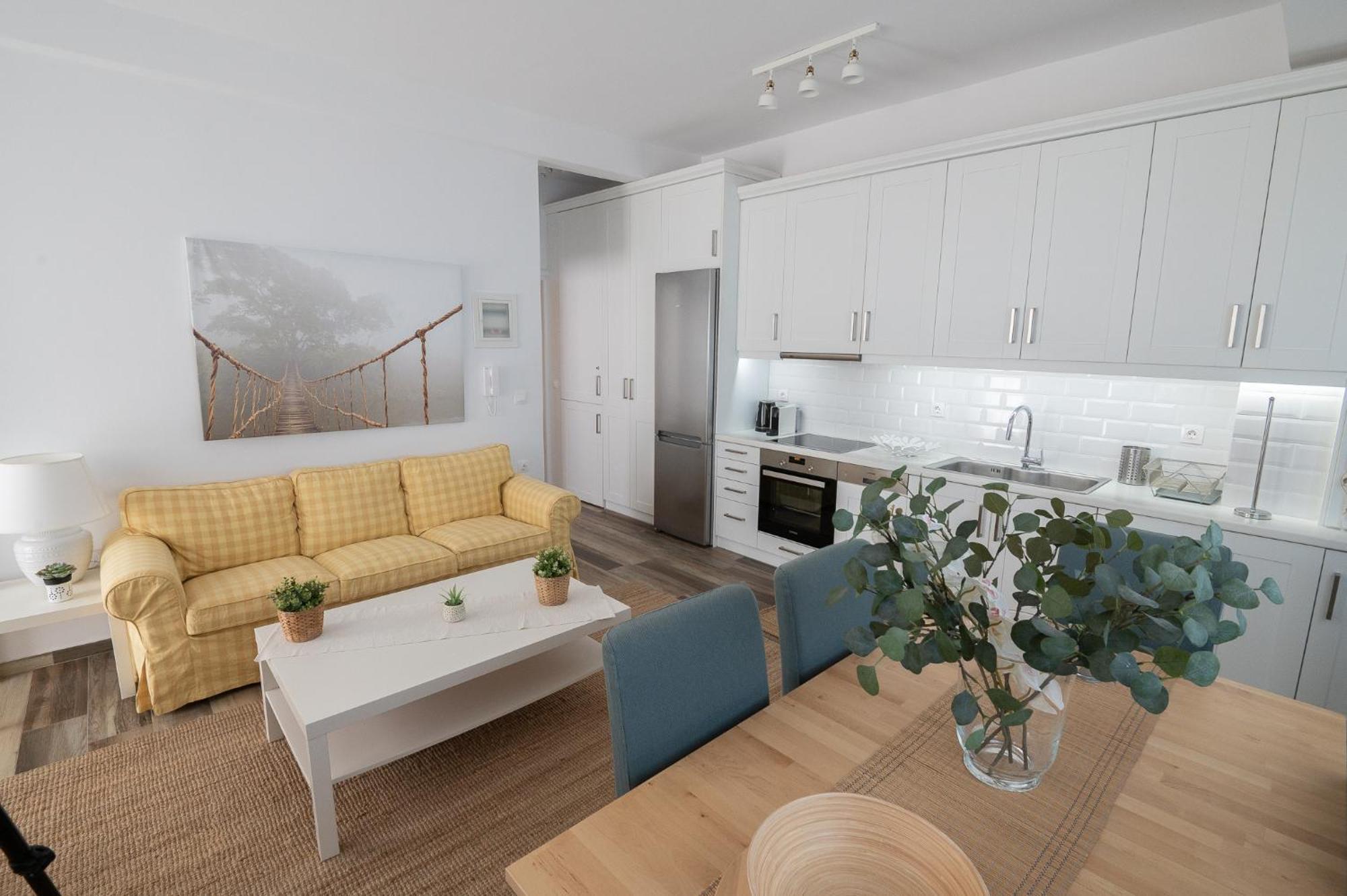 Pouletis Family Apartments - Akroyali Seaview Getaways Kalamata Værelse billede