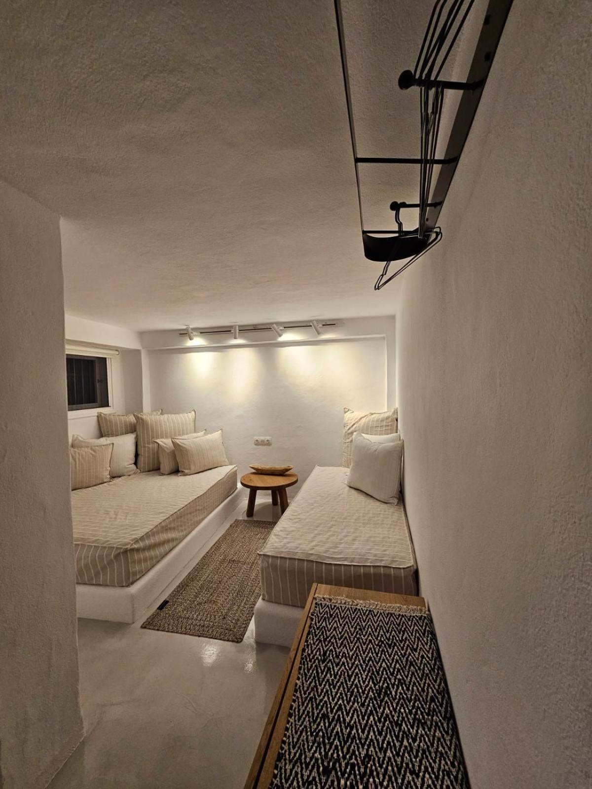 Pouletis Family Apartments - Akroyali Seaview Getaways Kalamata Eksteriør billede