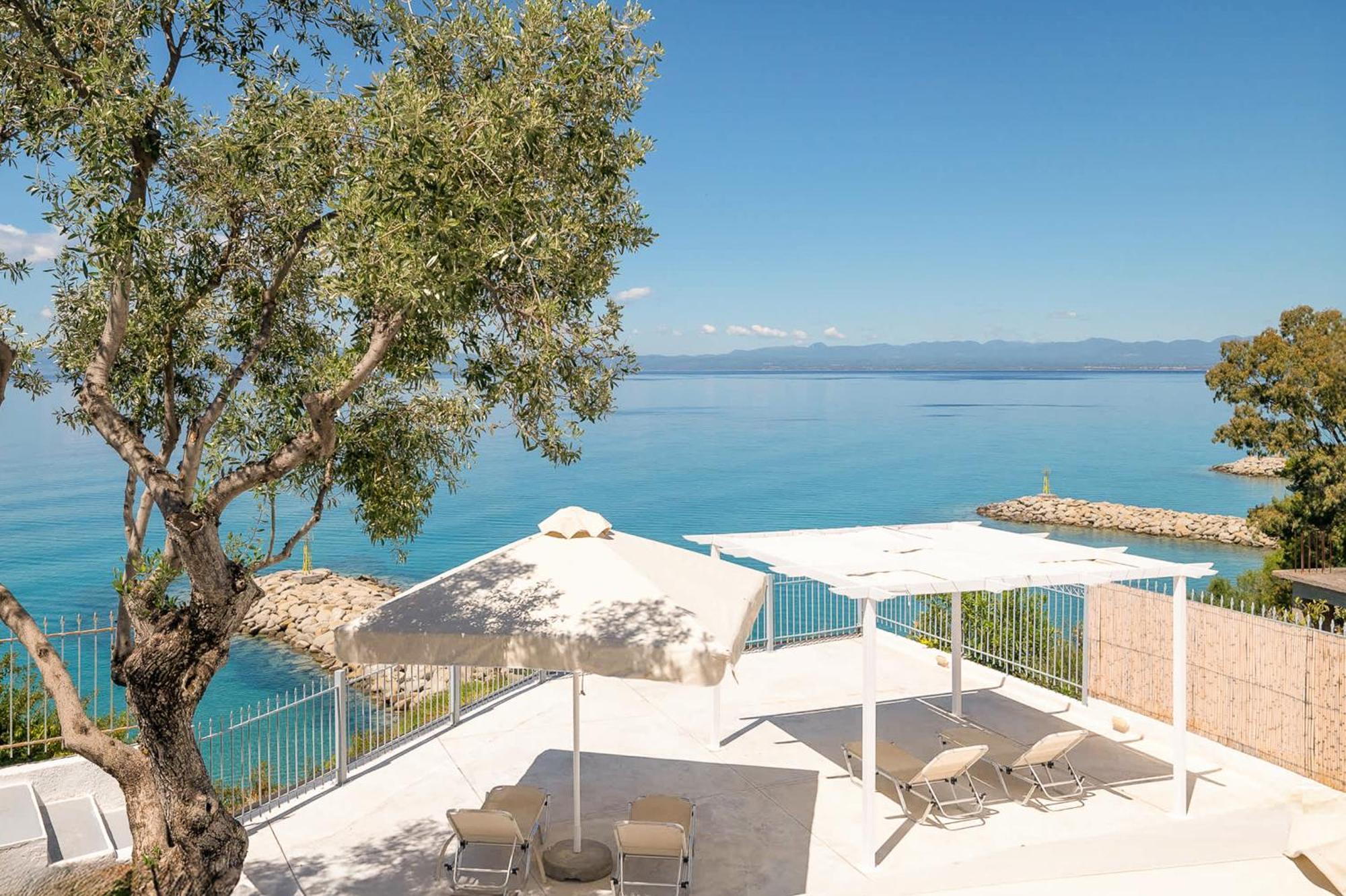 Pouletis Family Apartments - Akroyali Seaview Getaways Kalamata Eksteriør billede